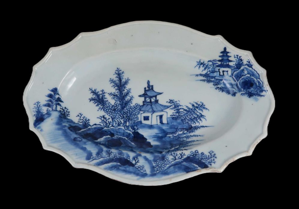Travessa Polilobada em porcelana da China Séc. XVIII - 28 cm