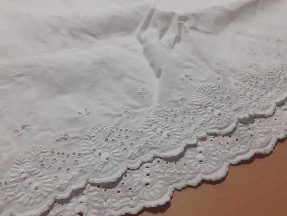 Pano tipo corredor, em linho (tem um rasgão que se vê bem nas fotos)