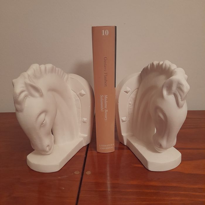 Suporte para livros cavalos