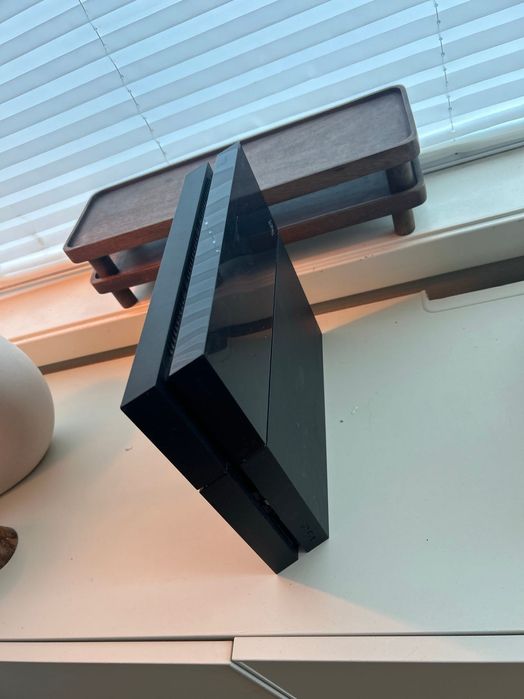 Playstation 4 продам