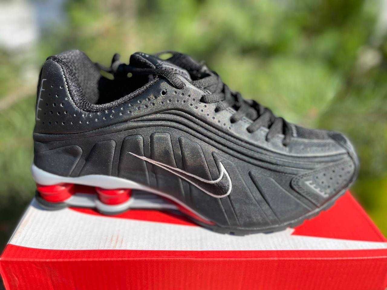 Nike shocks r4 2025
