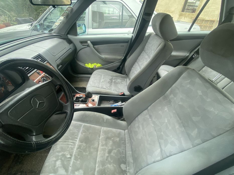 Mercedes c220d. 190 d