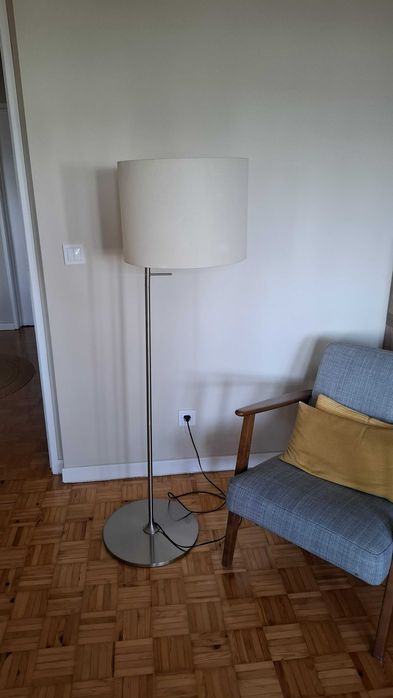 Candeeiro elegante de pé