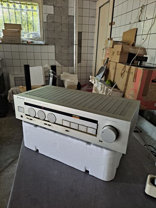 Vintage Stereo Integrated Amplifier KENWOOD KA-70
