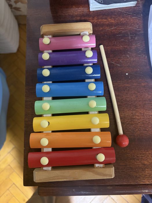 Обміняю дитяче піаніно  на велику шоколадку