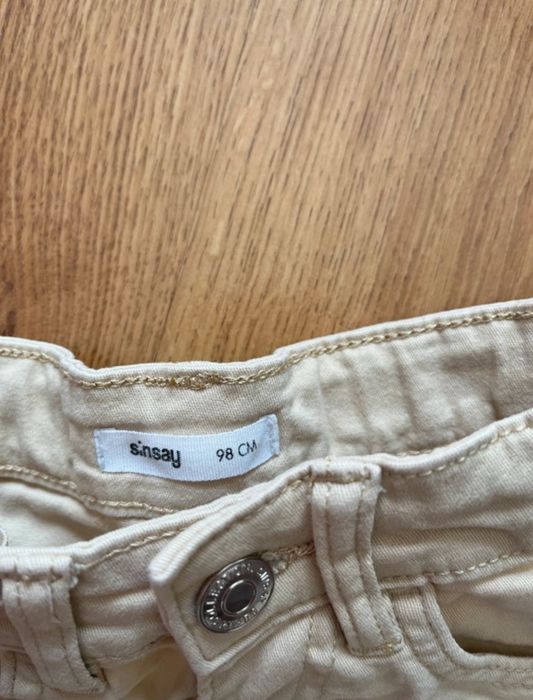 Krótkie spodenki beżowe dla chłopca, rozmiar 98, Sinsay
