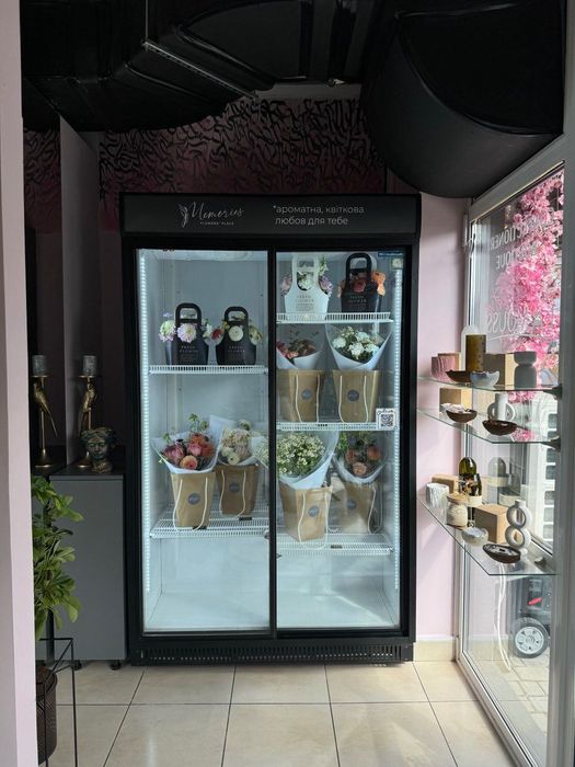 Холодильна шафа-вітрина