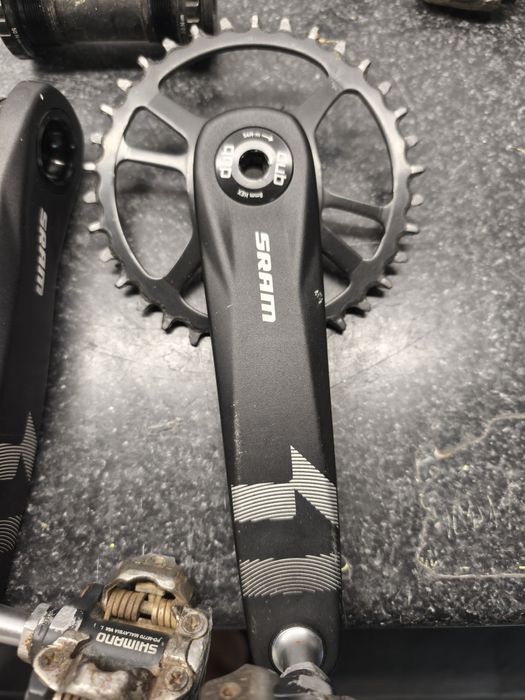 Movimento pedaleiro SRAM