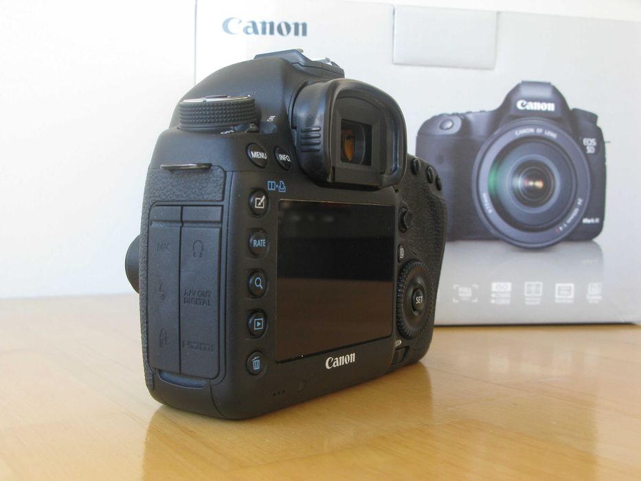Máquina fotográfica digital Canon 5D III e acessórios