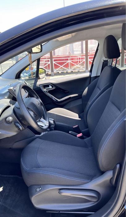 Peugeot 208 - Impecável