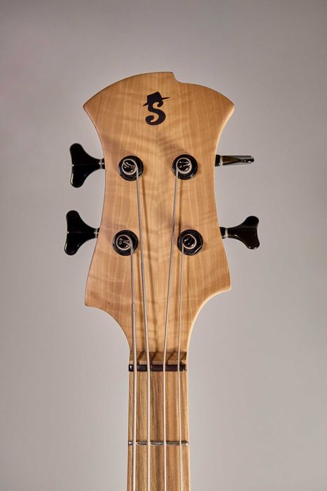 Бас гитара ручної роботи