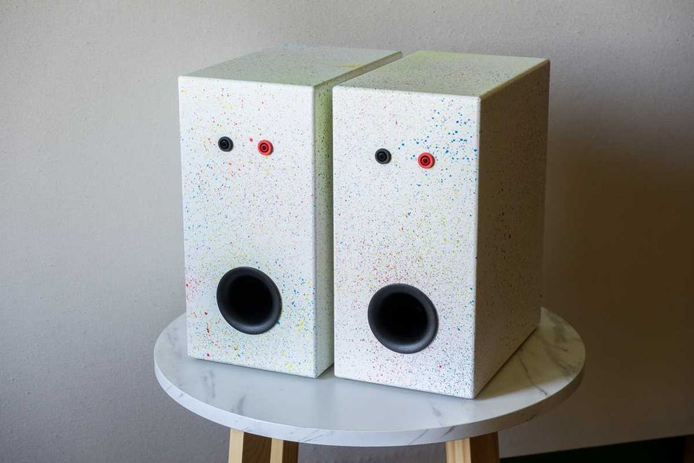 Kolumny regałowe, monitory SB Acoustics.