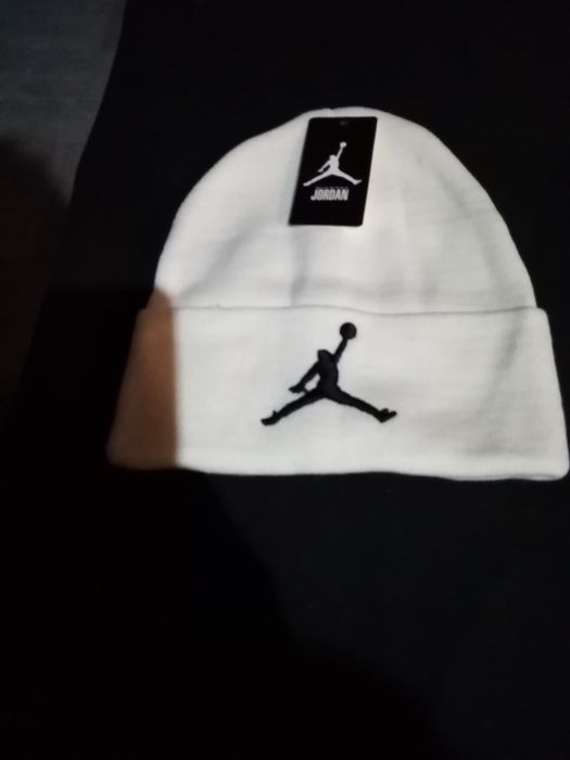 Sprzedam nową czapkę jesienno zimowa