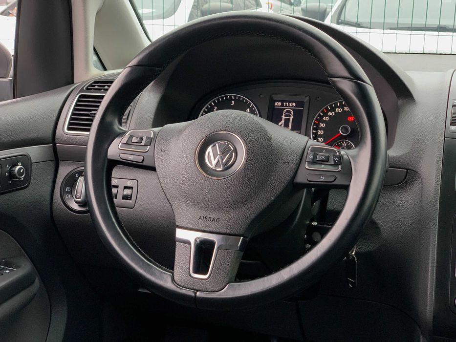 Volkswagen Touran 2011