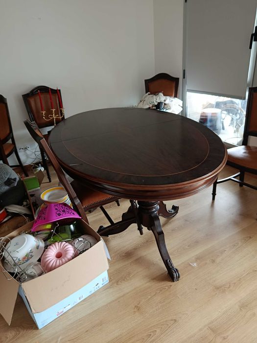 Mesa Oval de sala extensível e 6 cadeiras