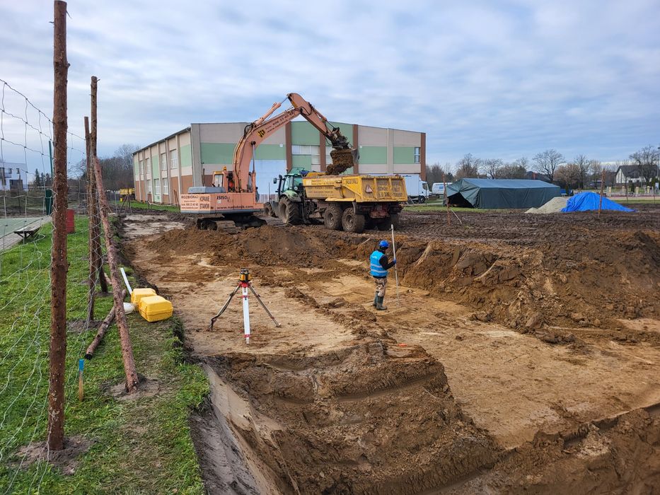 Roboty ziemne wykopy koparka transport minikoparka