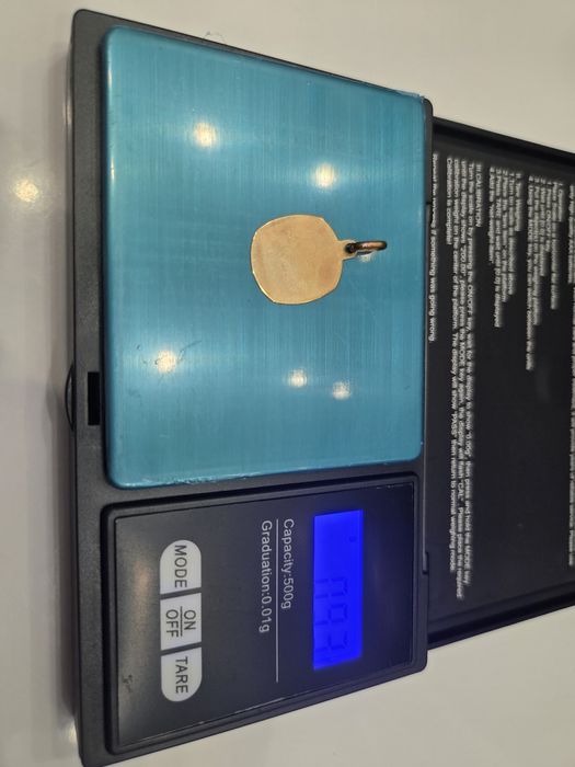 Złoty medalik  Matka Boska