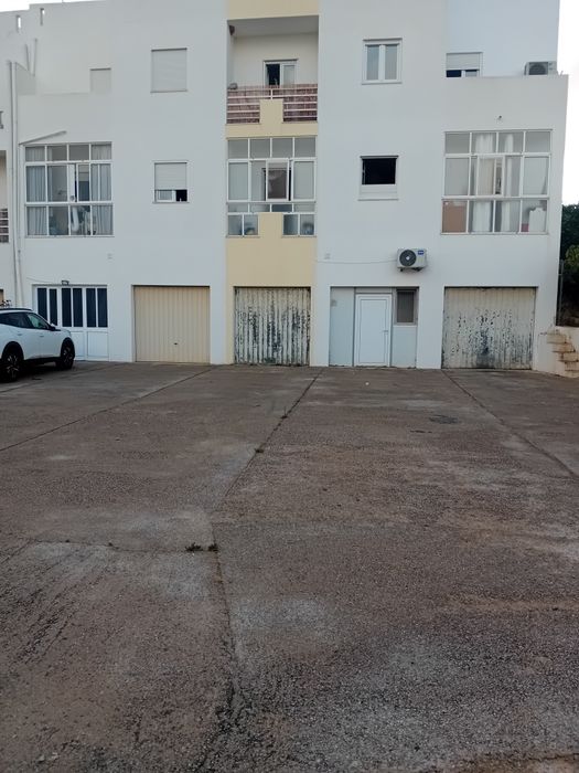Vende-se  Pequena Garagem
