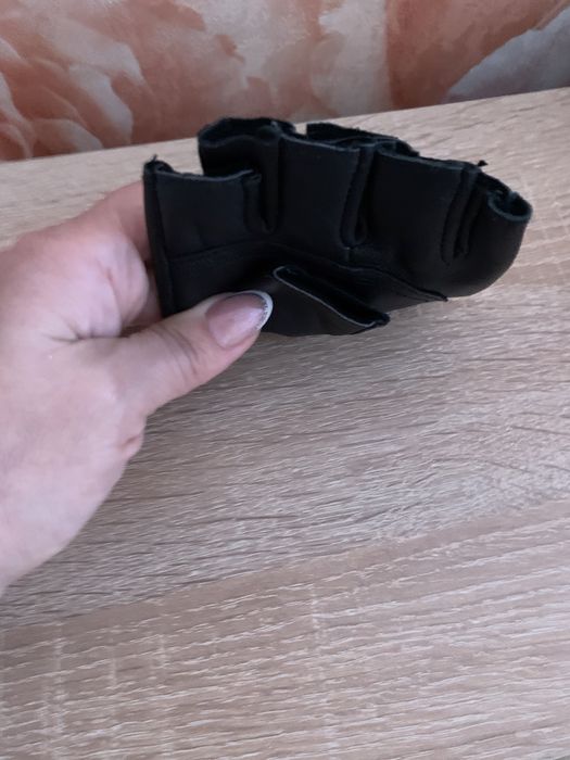 Перчатка кожаная для фитнеса