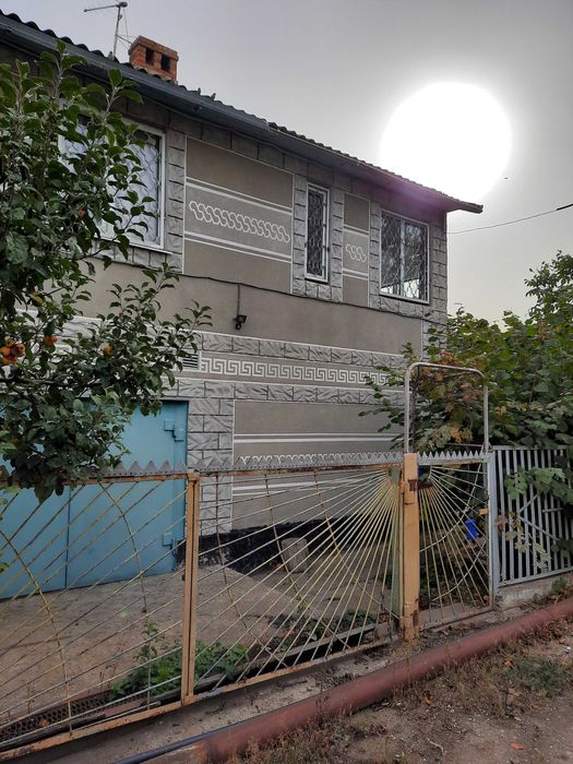 Продам  дачу. Заміський  будинок