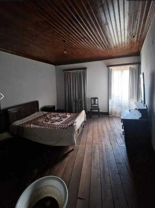 Quinta com duas casas para recuperar.