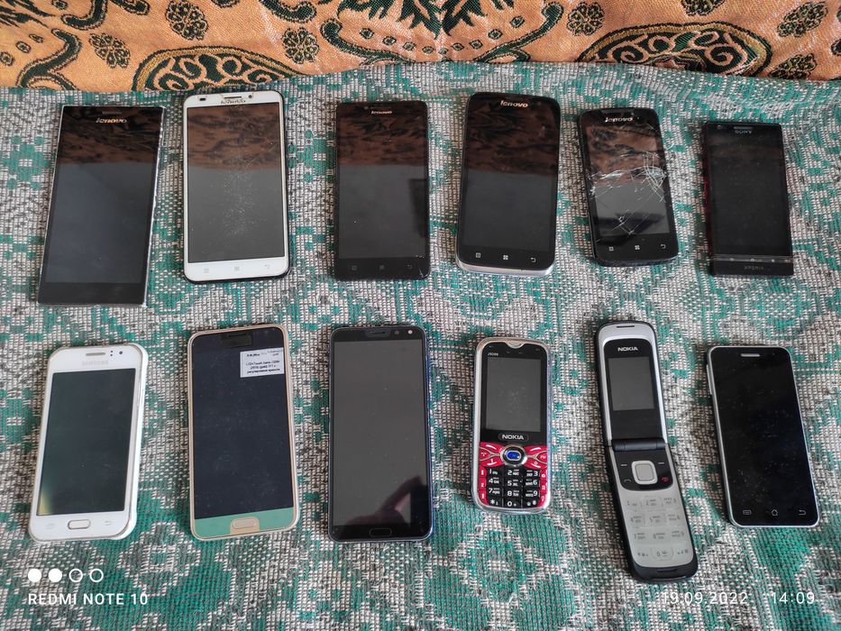 Продам смартфоны на запчасти