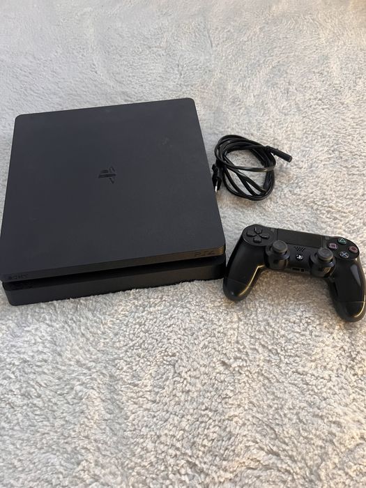 Konsola PlayStation 4 Slim z Padem