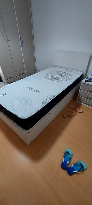 Cama solteiro com gavetas