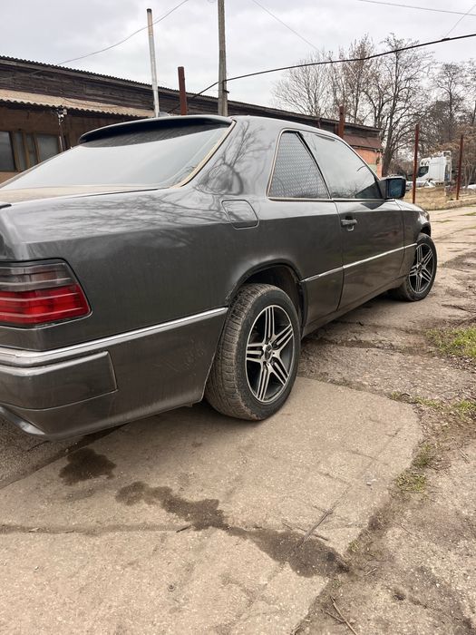 Розбираємо Mercedes C124 М104 sportline купе на болти та найки