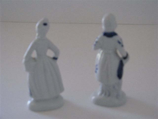 Casal de figuras em loiça vidrada antigo