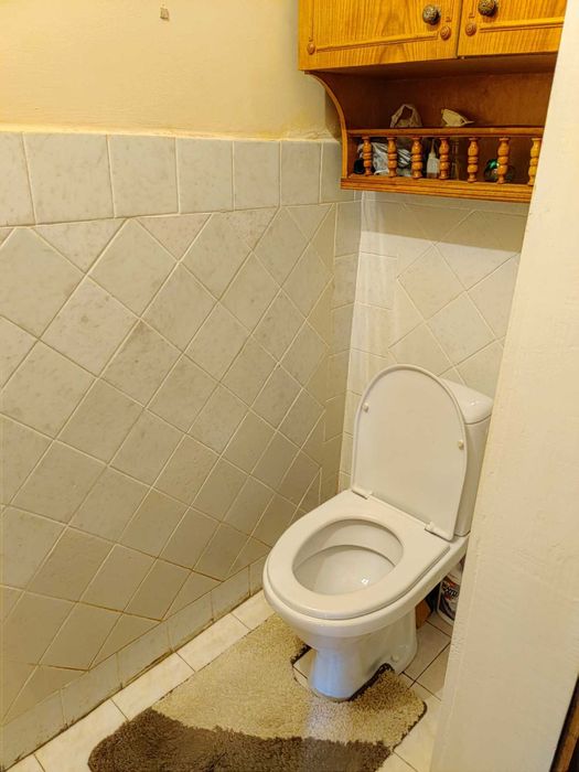 Продається двоповерховий капітальний будинок, район Роші