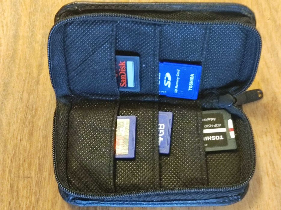 Etui na karty SD plus karty