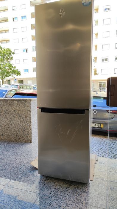 Frigorífico combinado Inox Indesit