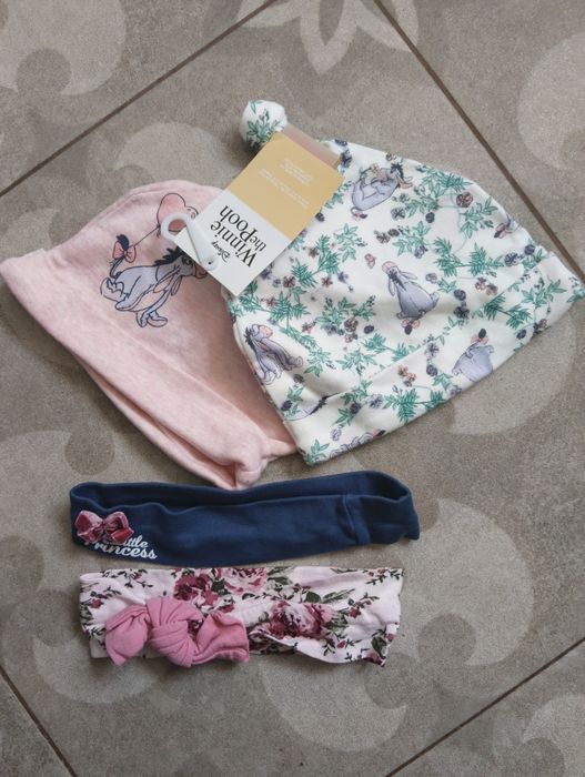 Отдам шапочки и повязки на девочку