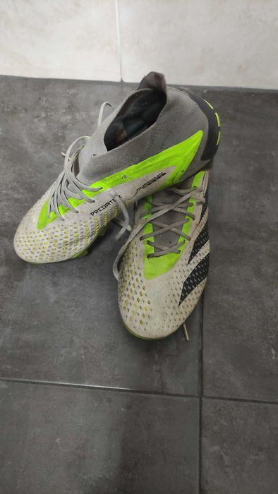 5 pares de Chuteiras de Futebol Adidas e Nike – Usadas