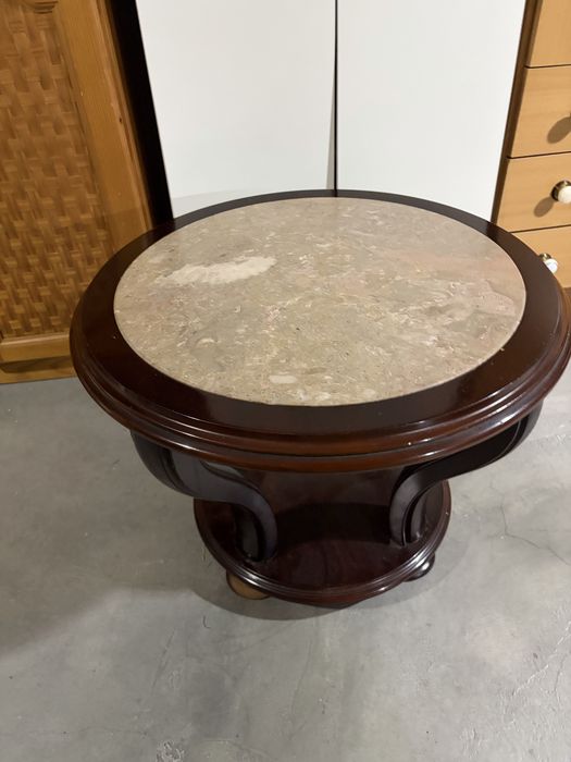 Mesa com tampo de pedra