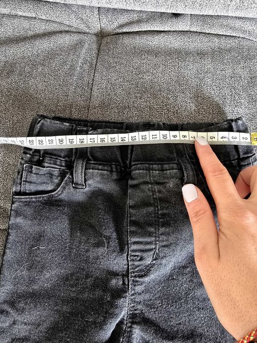 Jeansy VAVU z przetarciami