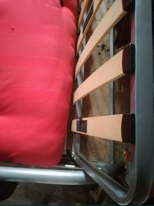 O Sofa cama com 2,00 larg.x 0,90 profundidade ,