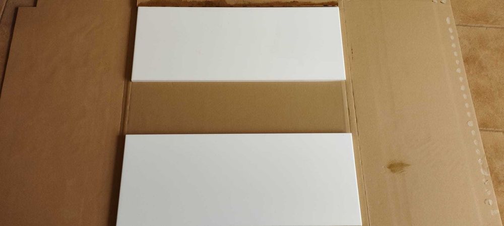 Portas de armário e porta cds/dvds Ikea