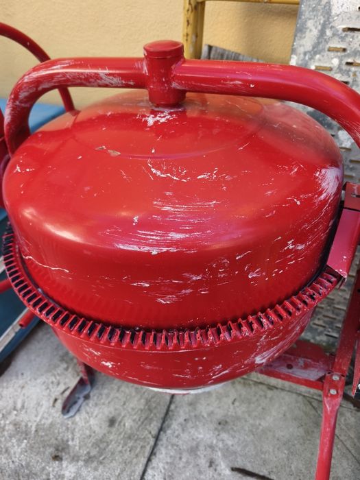 Betoneira elétrica de 130 litros