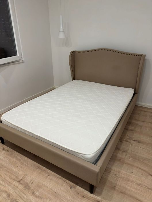 Cama de casal + Colchão (140x200)