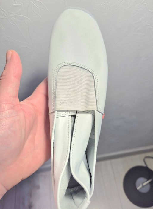 Чешки білі довжина 22,5 см, шкіра