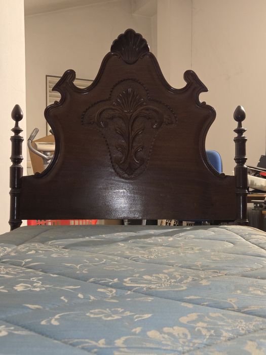 Cama Solteiro em Madeira
