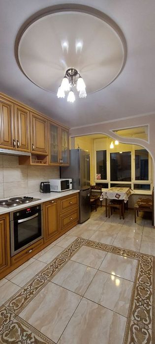 Подобово.Ліфт, Wi-fi, вода працюють без світла.2-к квартира м. Лівобер