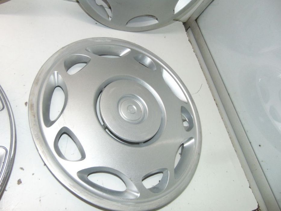 Tampões de roda Citroen 16 e Bmw 15 originais