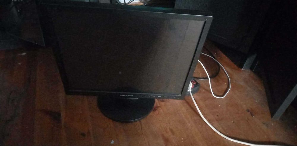 Monitory na sprzedaż