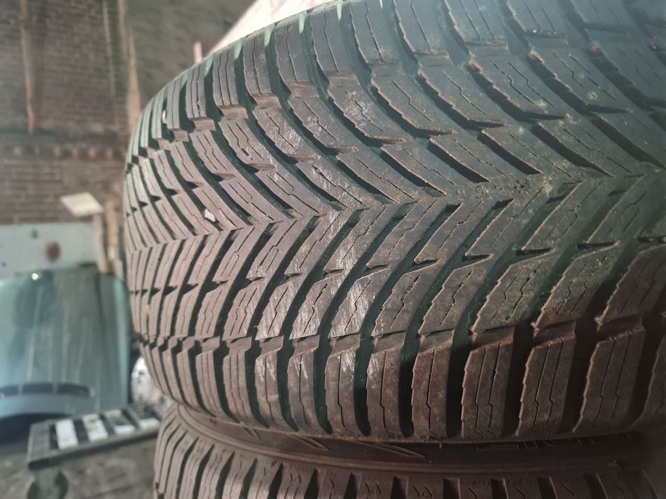 Opony 17 cali 245/45r17 wielosezonowe bdb stan