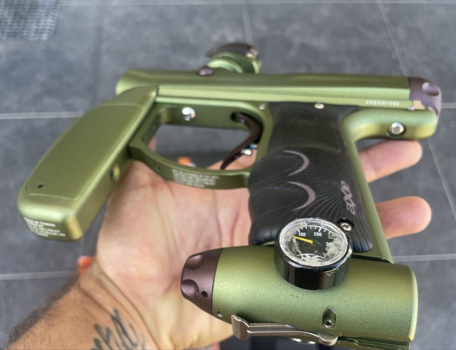 Paintball Empire Axe, rotor Dye, cano Freak com inserts e mais