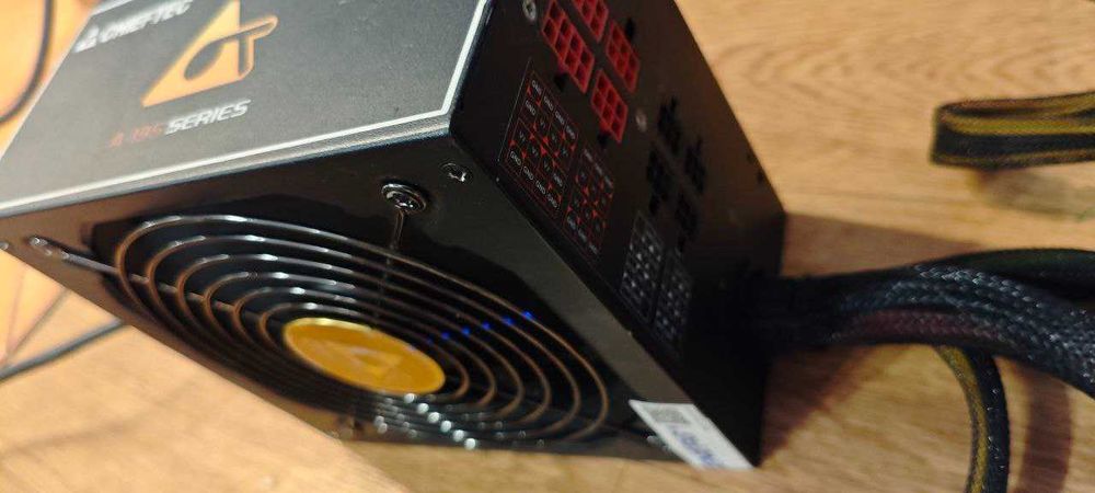 Продам Блок питания  Chieftec A-135 1000W (APS-1000CB) 80+ Bronze