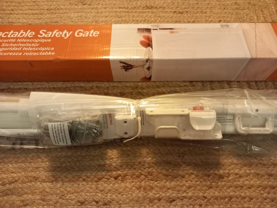 Bramka Zabezpieczająca Rozsuwana Ogrodzenie Na Schody I Korytarze /